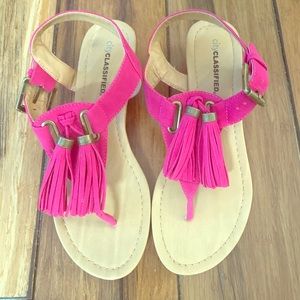 Cityclassified magenta sandal wedge